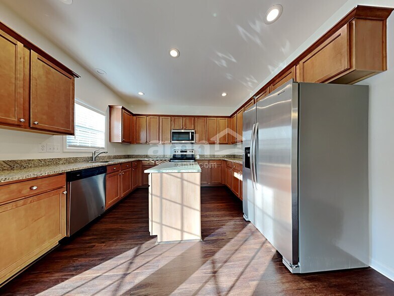 Building Photo - 3807 Bridlington Dr