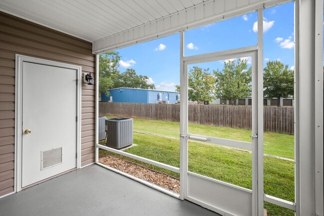 Building Photo - Great find in Foley Complex!