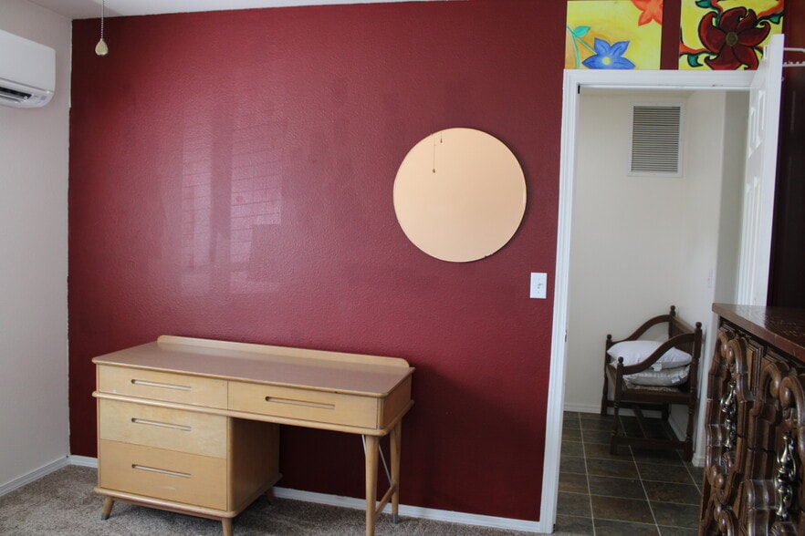 Building Photo - 1012 W Park St