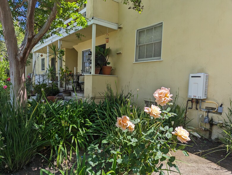 Outside Porch - 507 E Maple St