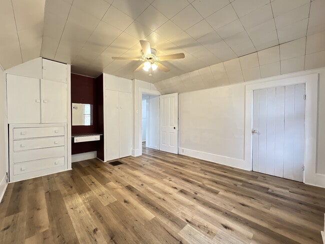 Building Photo - 621 E 24th St