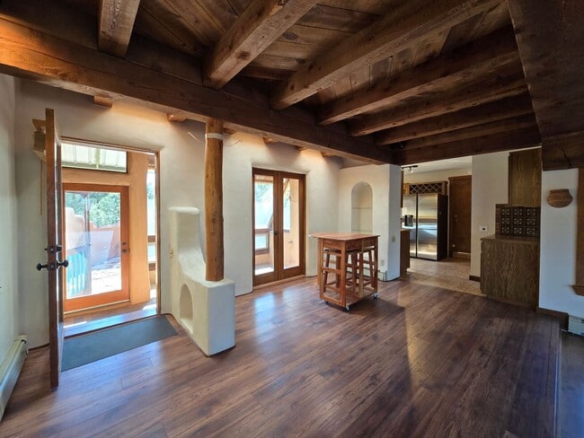 Building Photo - 2835 Don Quixote