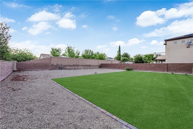 Building Photo - 10057 Portula Valley St