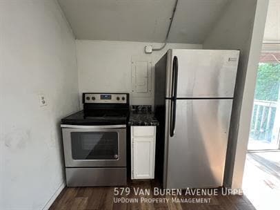 Building Photo - 579 Van Buren Ave