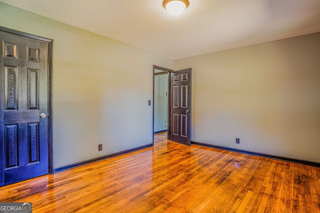 Building Photo - 2877 Whispering Hills Dr