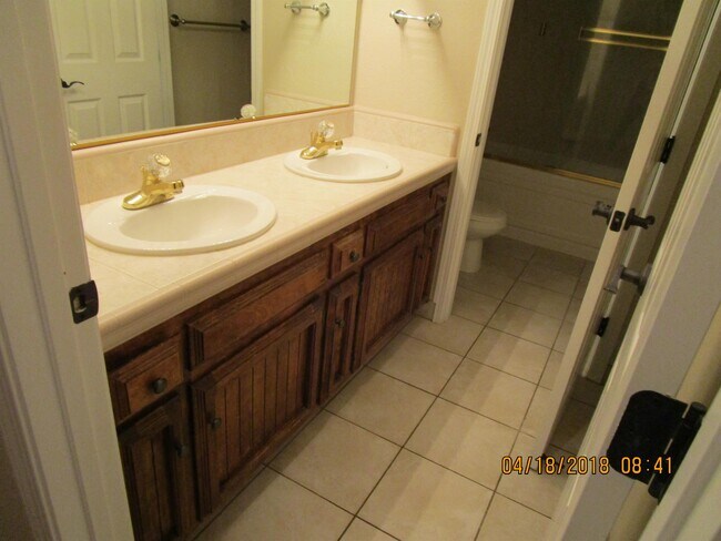 Building Photo - 1529 Lincoln Rd