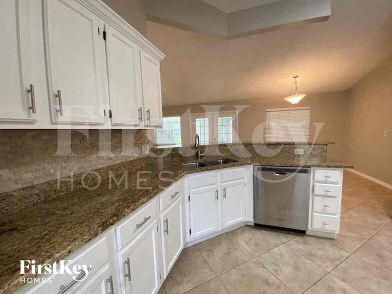 Building Photo - 944 Devonshire Way