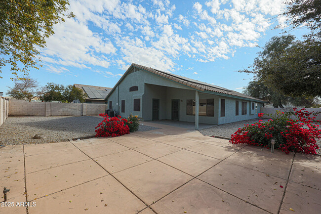 Building Photo - 16796 W Pierce St