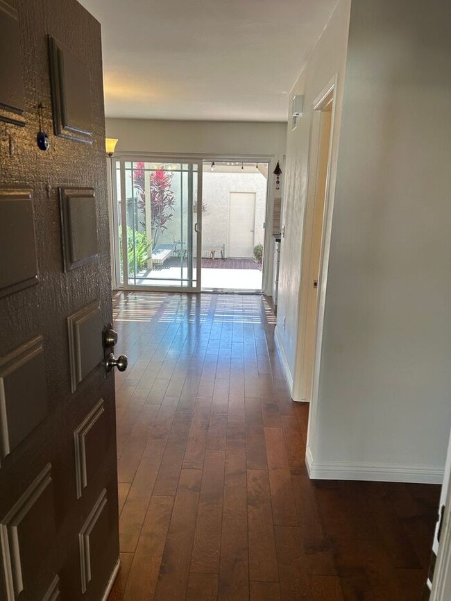 Building Photo - FANTASTIC 3BD TOWNHOUSE FOR LEASE!