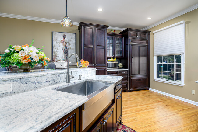 Farmhouse Sink - 2 Sevell Cir