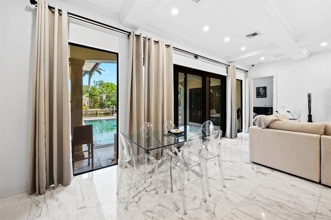 Building Photo - 2437 Castilla Isle
