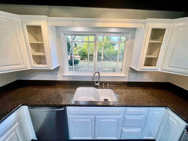 Building Photo - Single Family Home in Pacific Grove Neighb...