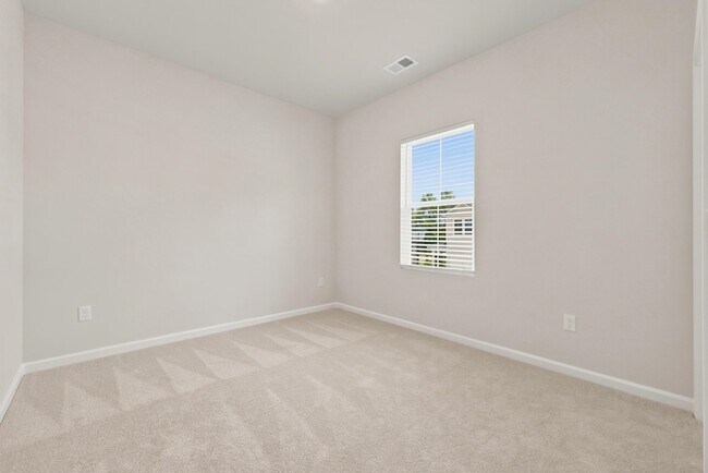 Building Photo - 605 Southwind Way
