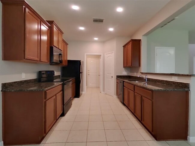 Building Photo - 504 Red Dusk Paint Dr