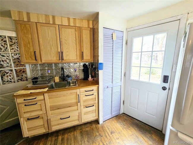 Building Photo - 708 Griffith St