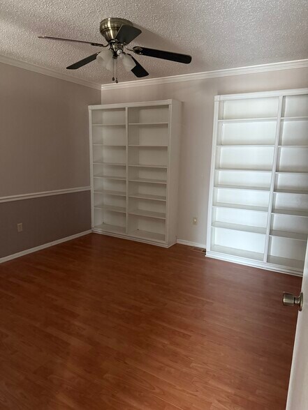 Building Photo - 10328 Forest Brook Ln
