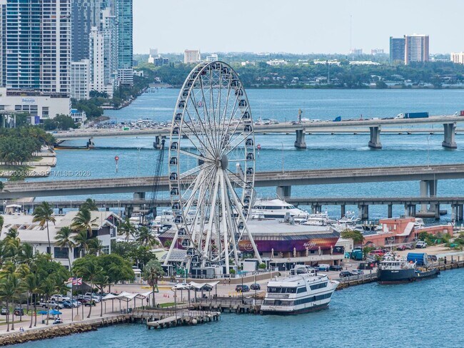 Building Photo - 888 Brickell Key Dr