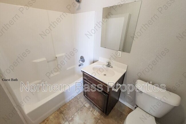 Building Photo - 1100 Cedar St