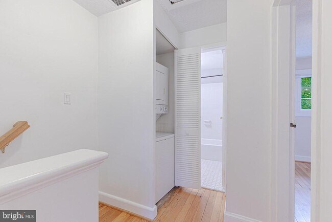 Building Photo - 136 S Virginia Ave