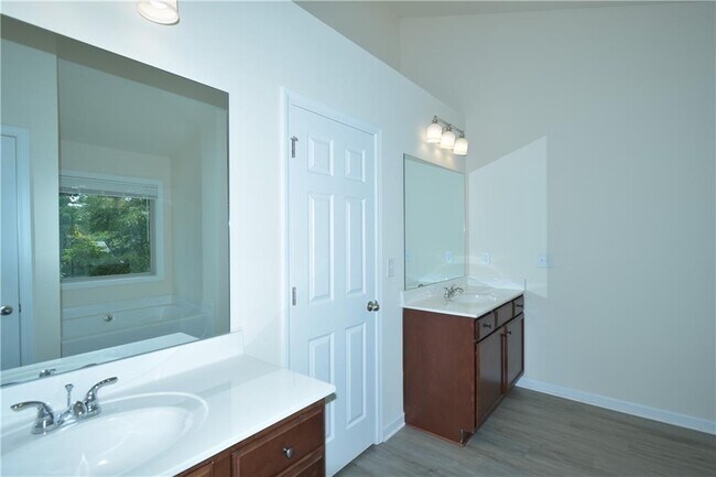 Building Photo - 3094 Tofte Dr