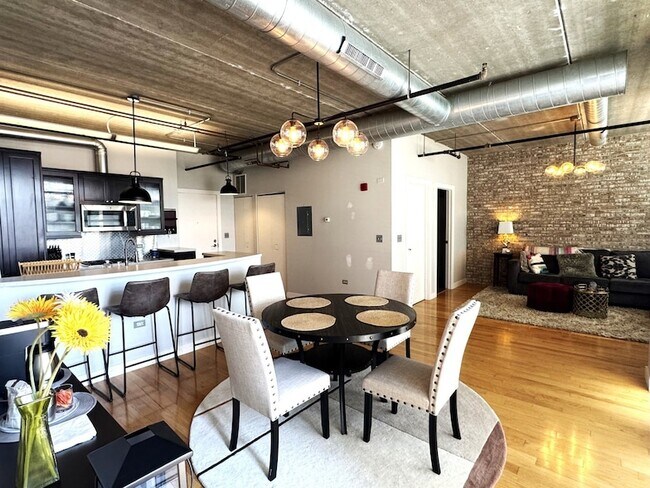 Building Photo - 10 S Dunton Ave