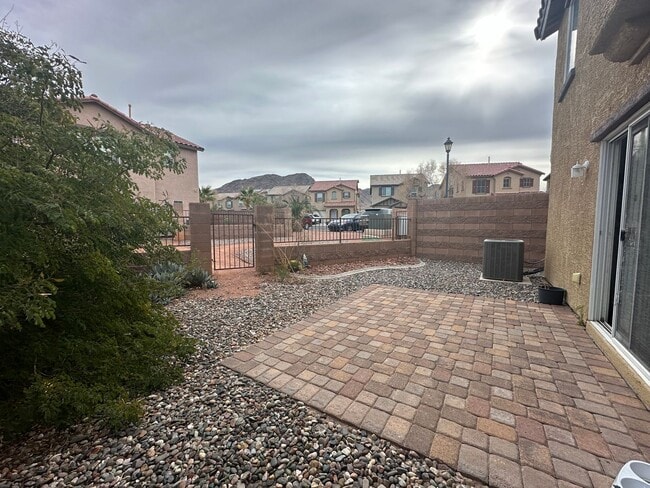 Building Photo - 3-bedroom, 2.5-bathroom home in Henderson