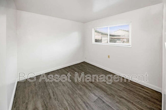 Building Photo - 1875 Powell St