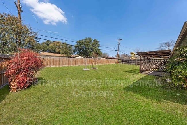 Building Photo - 303 Marquis Ln