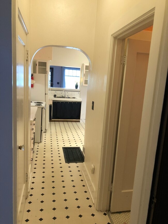 Building Photo - 3409 SE 22nd Ave