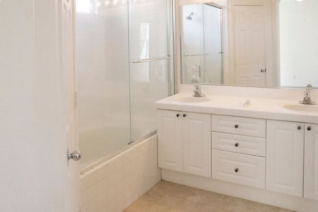 Building Photo - 3 bedroom 2.5 bathroom two-story rental in...