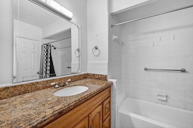 Building Photo - 2424 SE 17th St