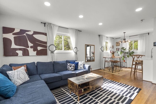 Building Photo - 3300 Manorwood Dr