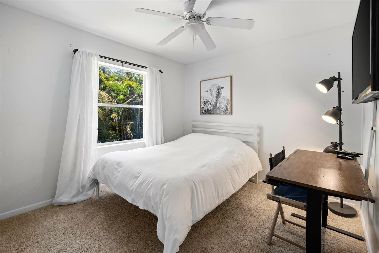 Building Photo - 1527 S Club Dr