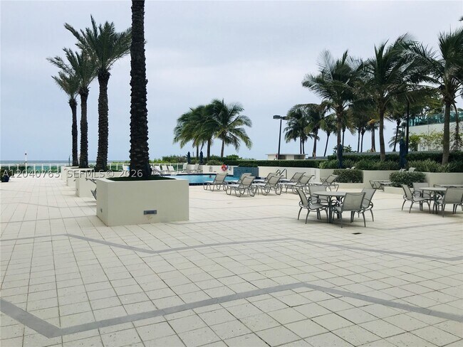 Building Photo - 6917 Collins Ave