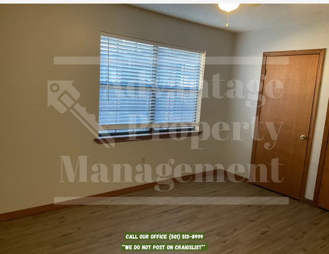 Building Photo - 2 Bedroom 1 Bathroom in Quadplex --ALL ELECTRIC