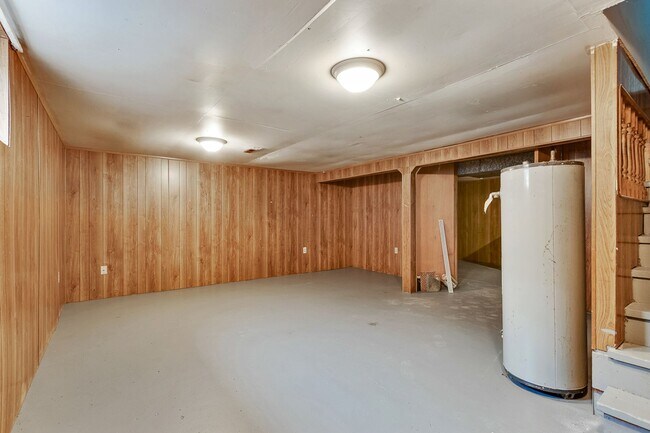 Building Photo - 843 McHenry Rd