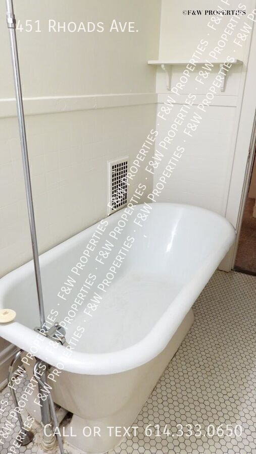 Building Photo - 451 Rhoads Ave