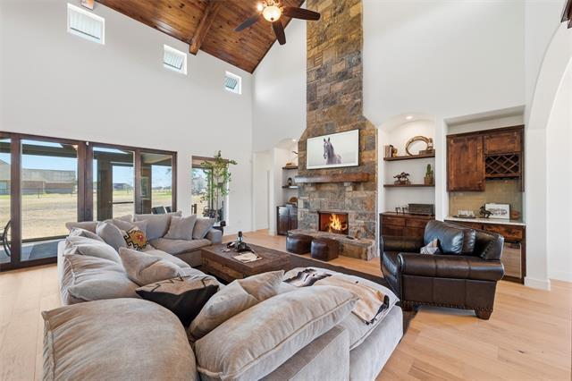 Building Photo - 570 S Point Ct