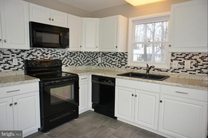 Building Photo - 8218 Heron Ln