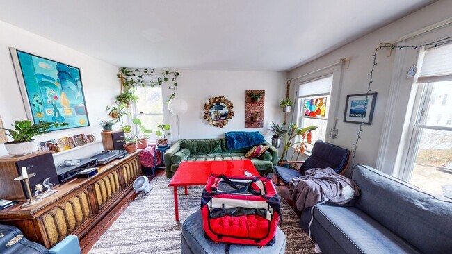 Building Photo - Luxuriously Remodeled 1BR Suite in East Rock | Designer Island Kitchen | Steps to Yale SOM