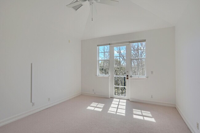 Building Photo - 343 Flamingo Dr