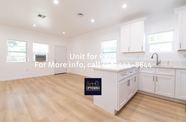 Building Photo - House - 2 Bedrooms / 1 Baths - Norwalk