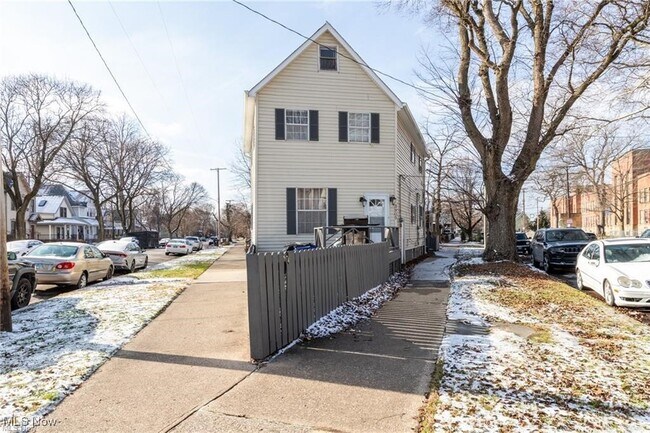 Building Photo - 3905 Woodbine Ave