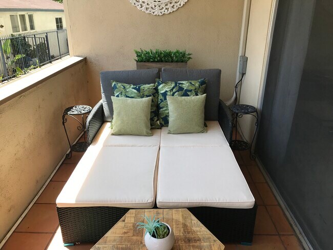 Building Photo - 1299 Cordova St