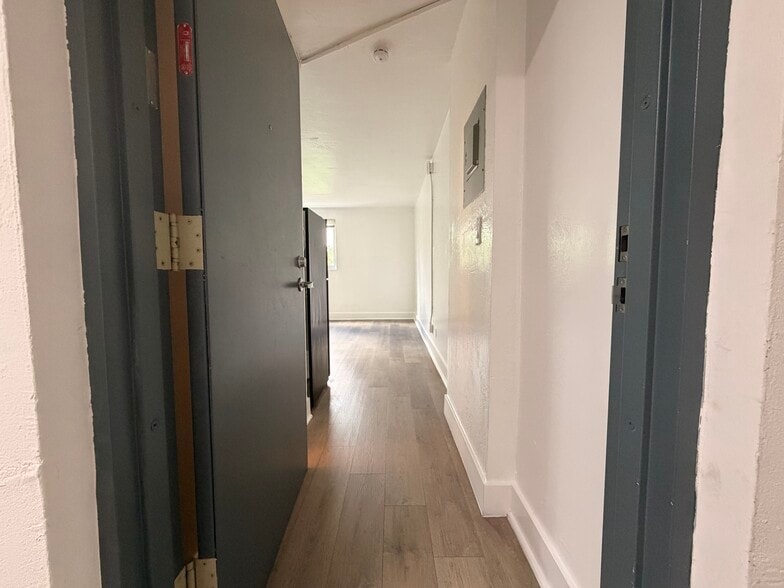 Building Photo - 132 SW 9th St