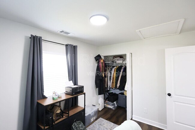 Building Photo - 936 Halsey Ln