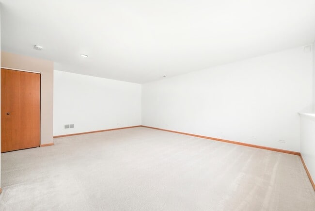 Building Photo - 303 Sype Dr