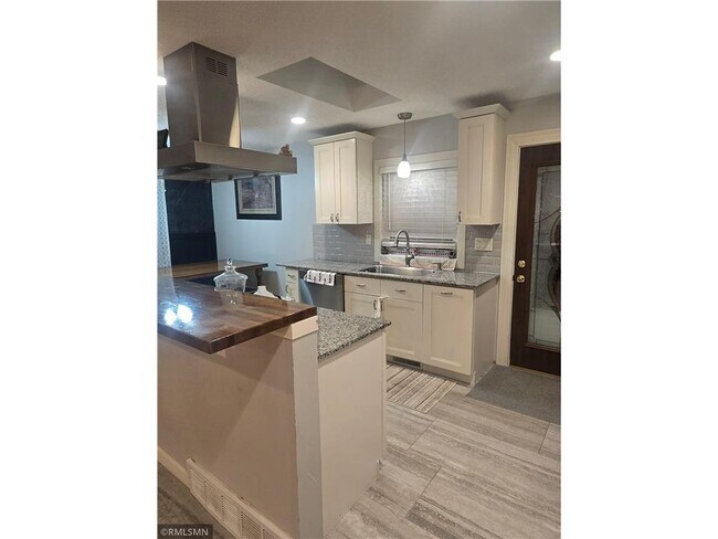 Building Photo - 1436 Selby Ave