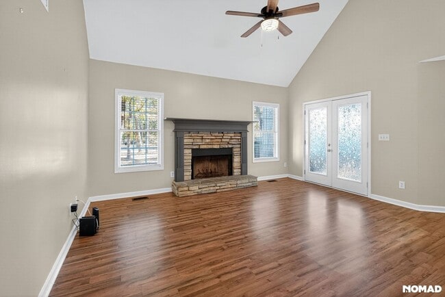 Building Photo - 198 Lakeview Dr