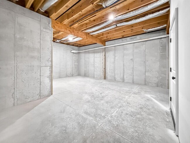 Building Photo - 585 Bailiwick Dr